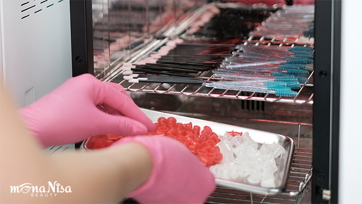 Disinfecting tattoo ink cups with a UV-C sterilizer | MonaNisa Beauty | Bangkok, Thailand